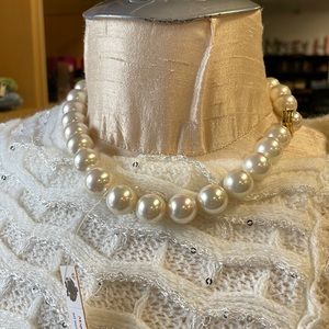 Majorica designer Pearl necklace - chunky white w/ gold Pearl clasp